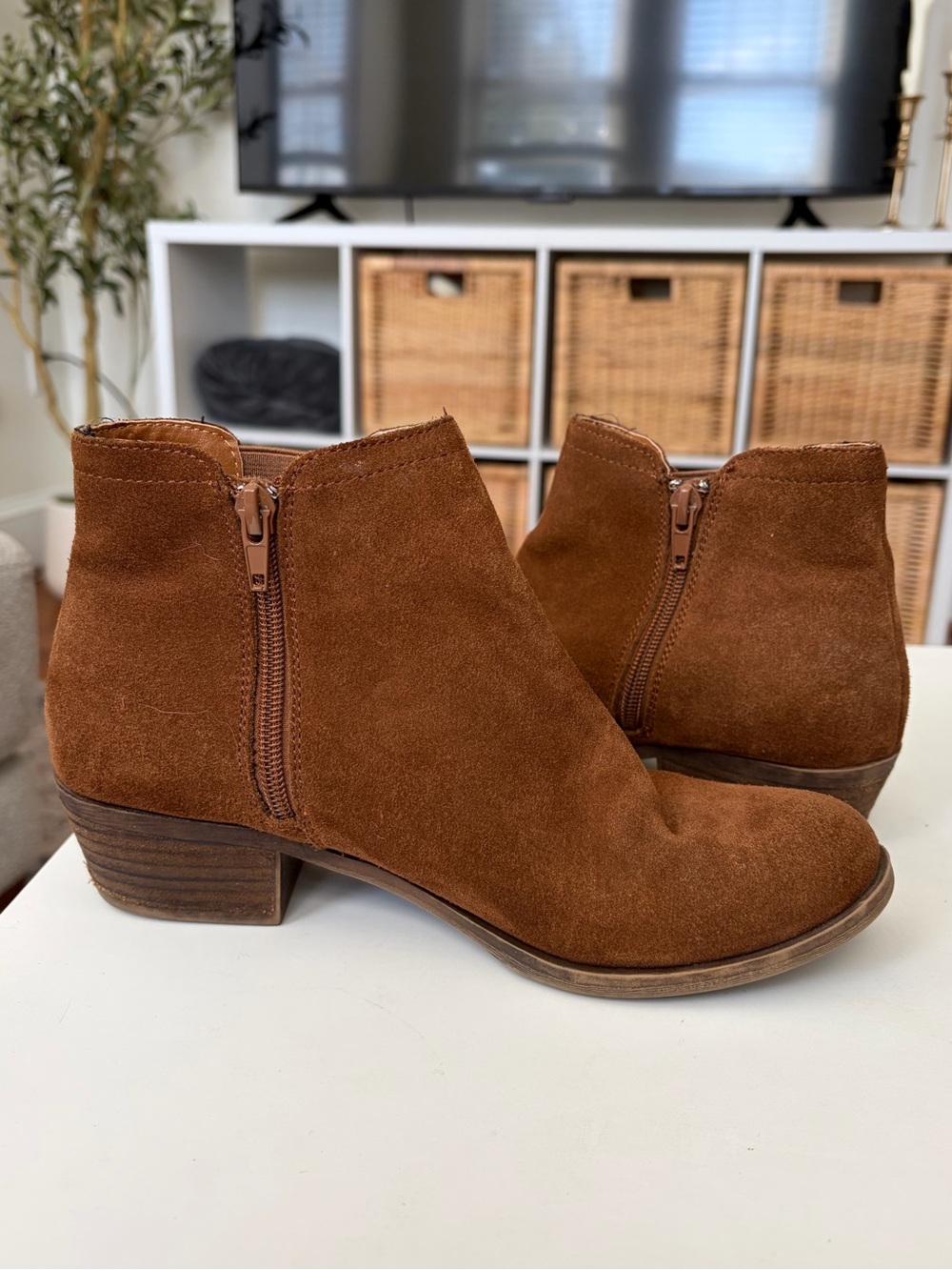 Kensie Suede Ankle Booties in Chestnut